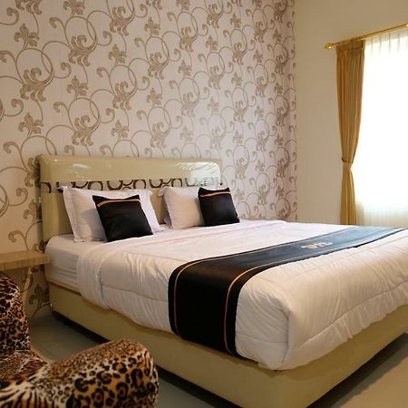 Oyo 1616 Hotel Central City 2 Tanjung Pandan Eksteriør billede