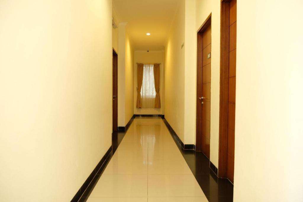 Oyo 1616 Hotel Central City 2 Tanjung Pandan Eksteriør billede