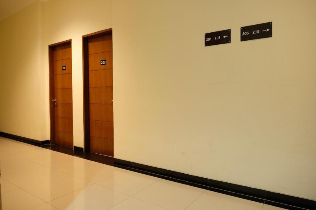 Oyo 1616 Hotel Central City 2 Tanjung Pandan Eksteriør billede