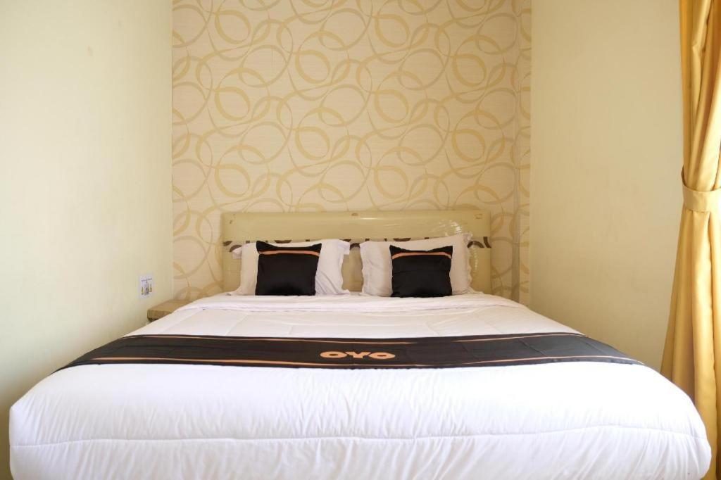 Oyo 1616 Hotel Central City 2 Tanjung Pandan Eksteriør billede