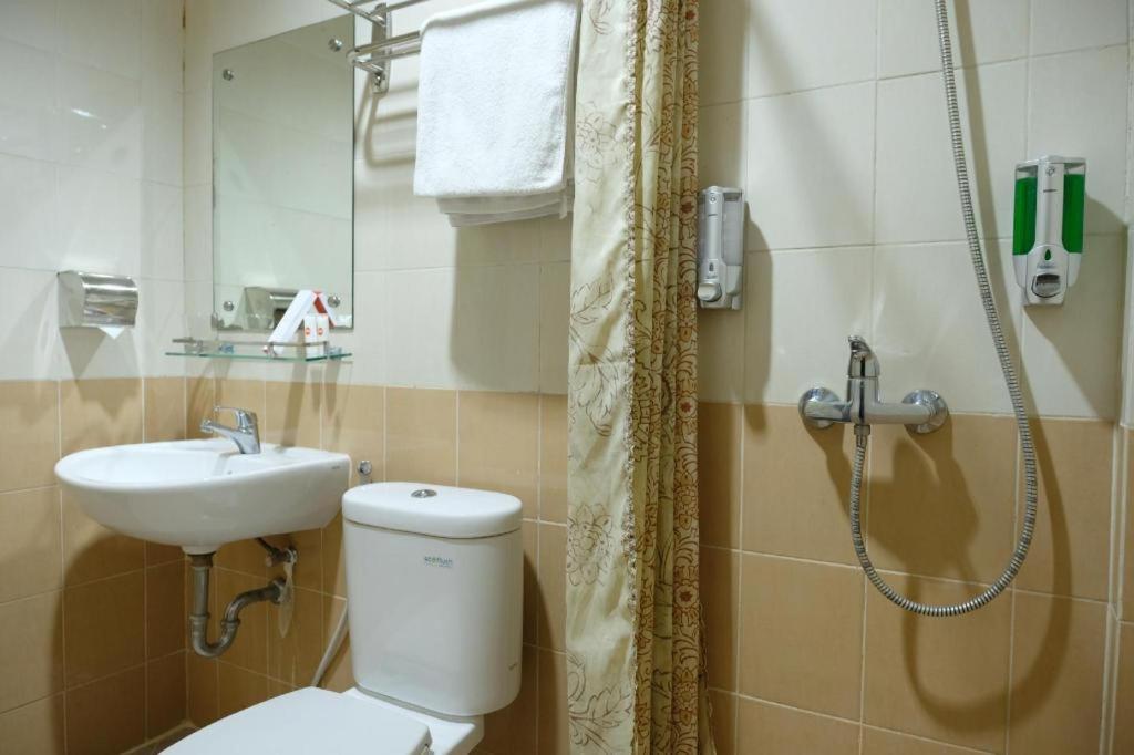 Oyo 1616 Hotel Central City 2 Tanjung Pandan Eksteriør billede