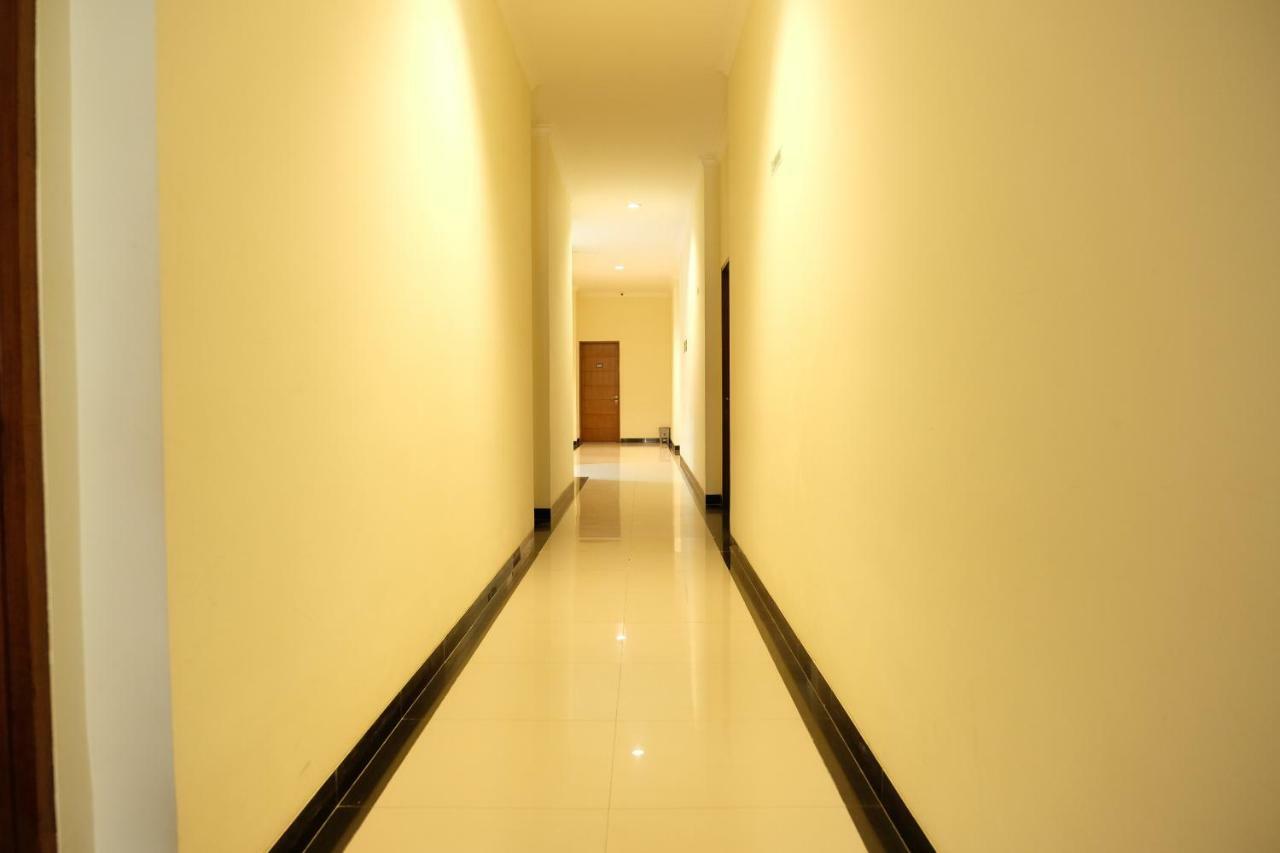 Oyo 1616 Hotel Central City 2 Tanjung Pandan Eksteriør billede