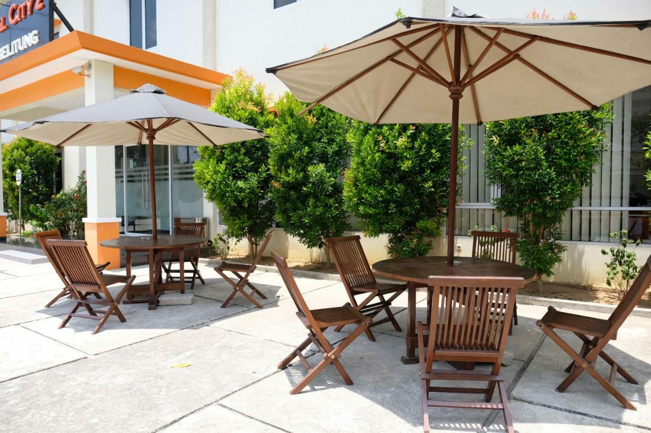 Oyo 1616 Hotel Central City 2 Tanjung Pandan Eksteriør billede