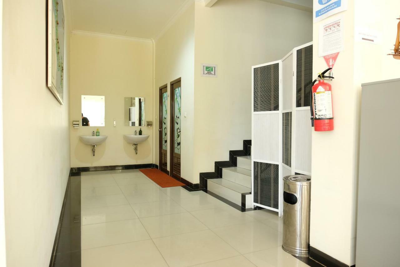 Oyo 1616 Hotel Central City 2 Tanjung Pandan Eksteriør billede