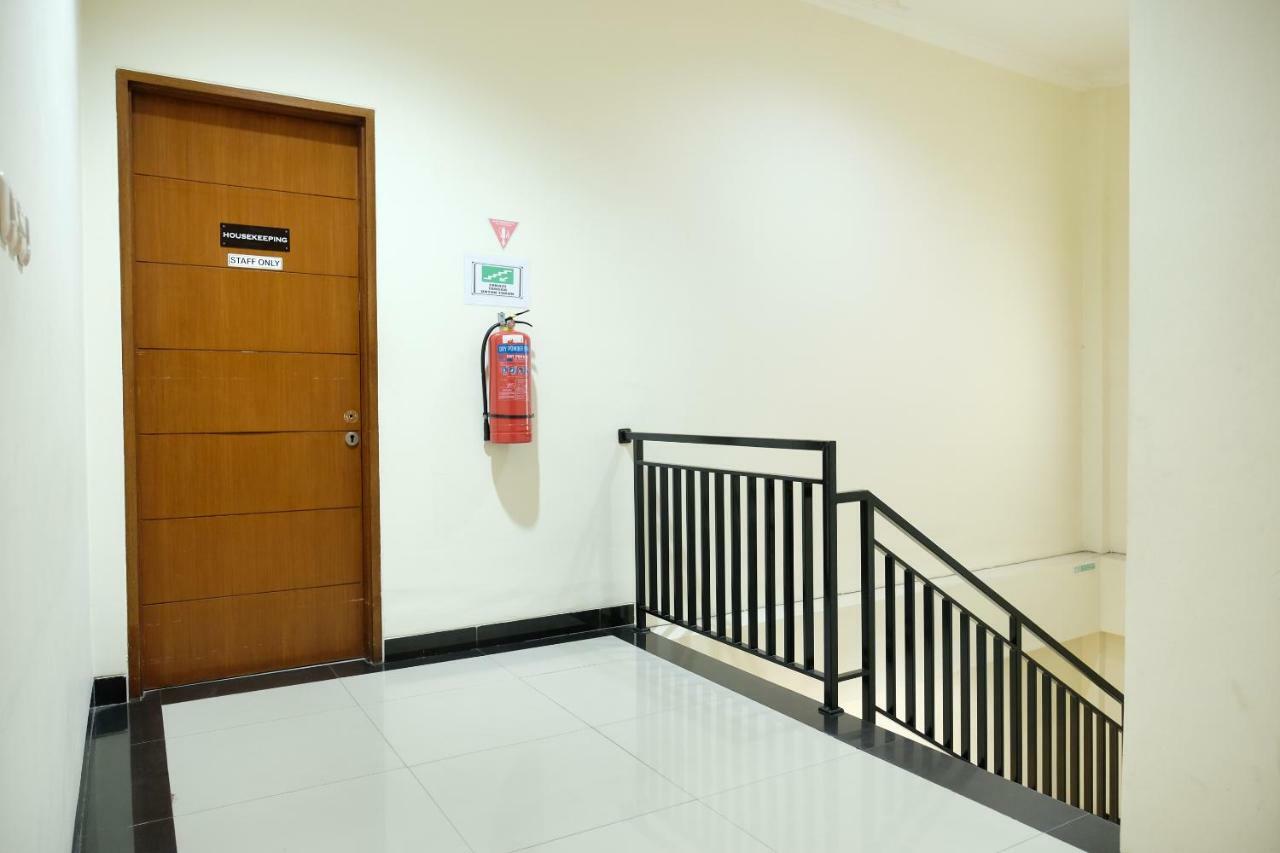 Oyo 1616 Hotel Central City 2 Tanjung Pandan Eksteriør billede