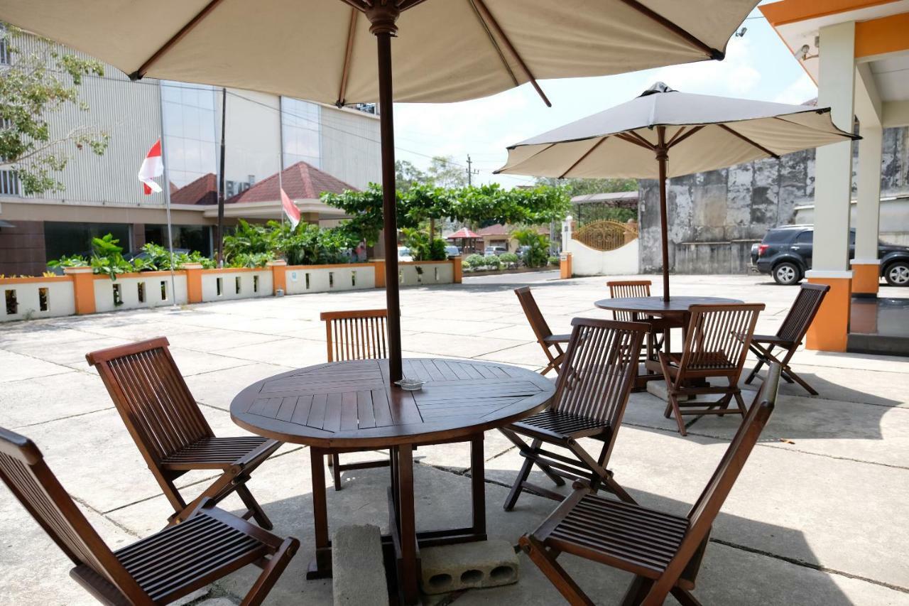 Oyo 1616 Hotel Central City 2 Tanjung Pandan Eksteriør billede