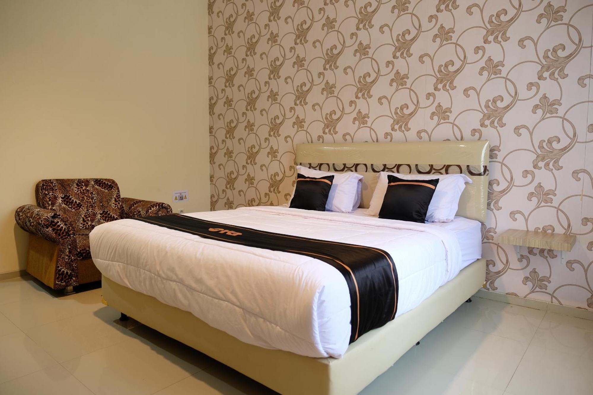 Oyo 1616 Hotel Central City 2 Tanjung Pandan Eksteriør billede