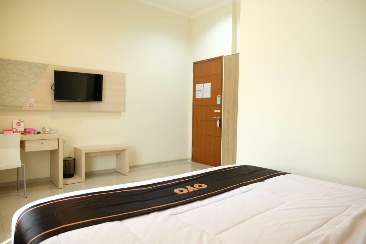 Oyo 1616 Hotel Central City 2 Tanjung Pandan Eksteriør billede