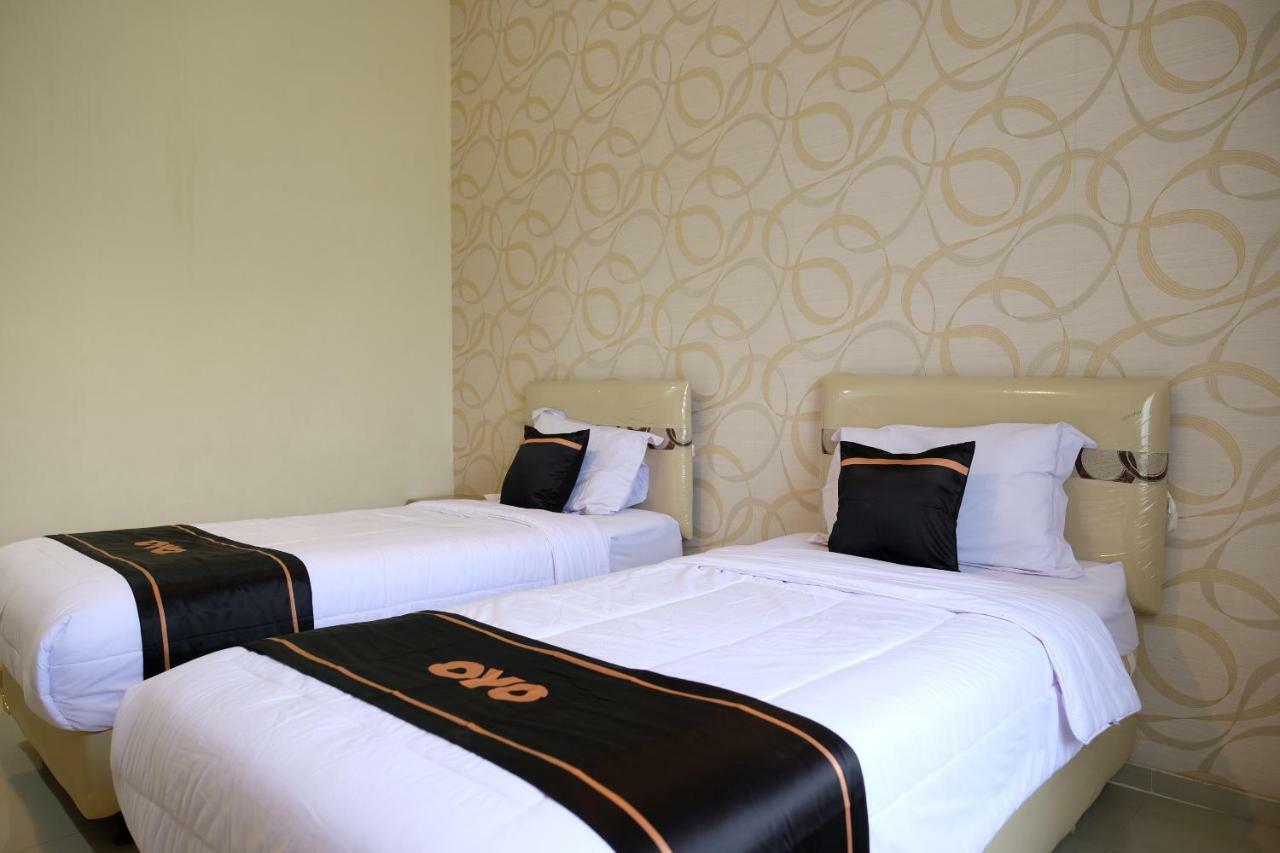 Oyo 1616 Hotel Central City 2 Tanjung Pandan Eksteriør billede