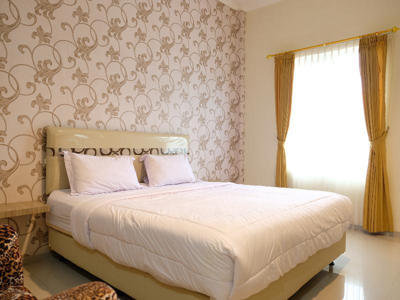 Oyo 1616 Hotel Central City 2 Tanjung Pandan Eksteriør billede