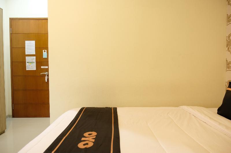 Oyo 1616 Hotel Central City 2 Tanjung Pandan Eksteriør billede
