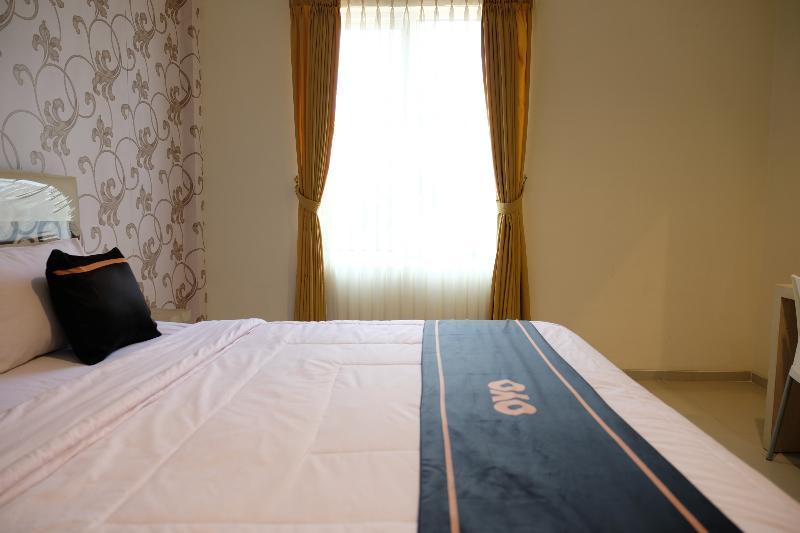 Oyo 1616 Hotel Central City 2 Tanjung Pandan Eksteriør billede