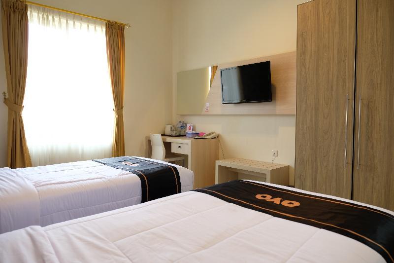 Oyo 1616 Hotel Central City 2 Tanjung Pandan Eksteriør billede