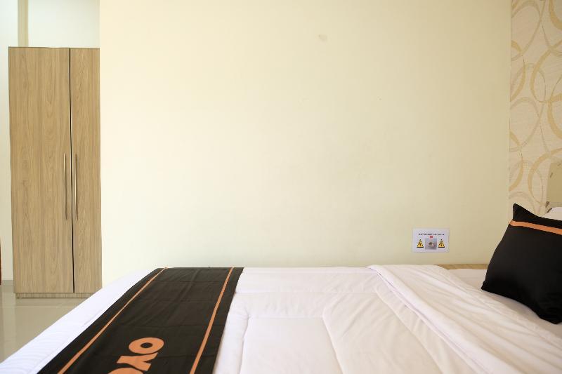 Oyo 1616 Hotel Central City 2 Tanjung Pandan Eksteriør billede