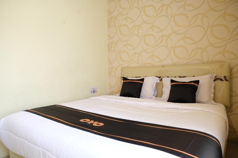 Oyo 1616 Hotel Central City 2 Tanjung Pandan Eksteriør billede